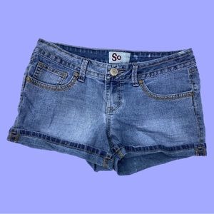 Women’s vintage denim shorts. Size small.